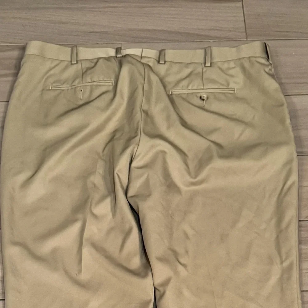 Perry Ellis Men's Tan khaki Pants 40x32 with pockets MISSING 1 back button